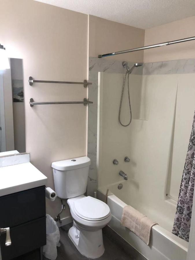 Unit #302 Mountain View 2 Beds In Dt Apartment